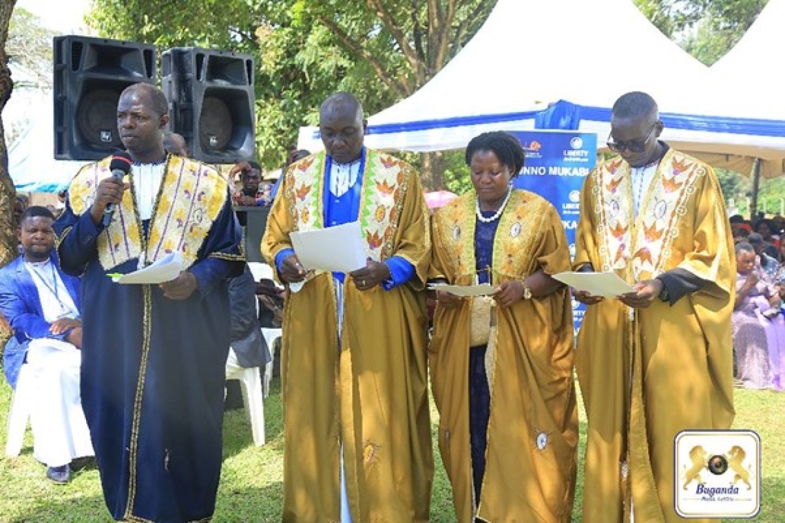 Hon. Deo Kagimu, Mukwenda chief of Ssingo, and his deputies taking the oath of office Hon. Deo Kagimu, Mukwenda chief of Ssingo, and his deputies taking the oath of office